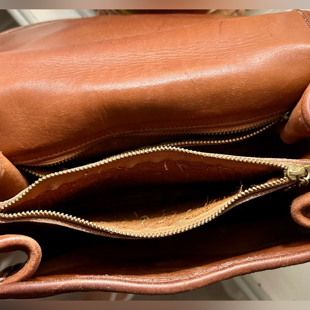 COACH Vintage Bag Style No. H5C- 9977. - Picture 5 of 9